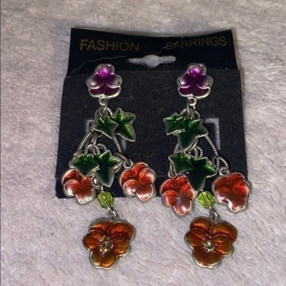 Fashion Earrings brand new without tags - Picture 2 of 3